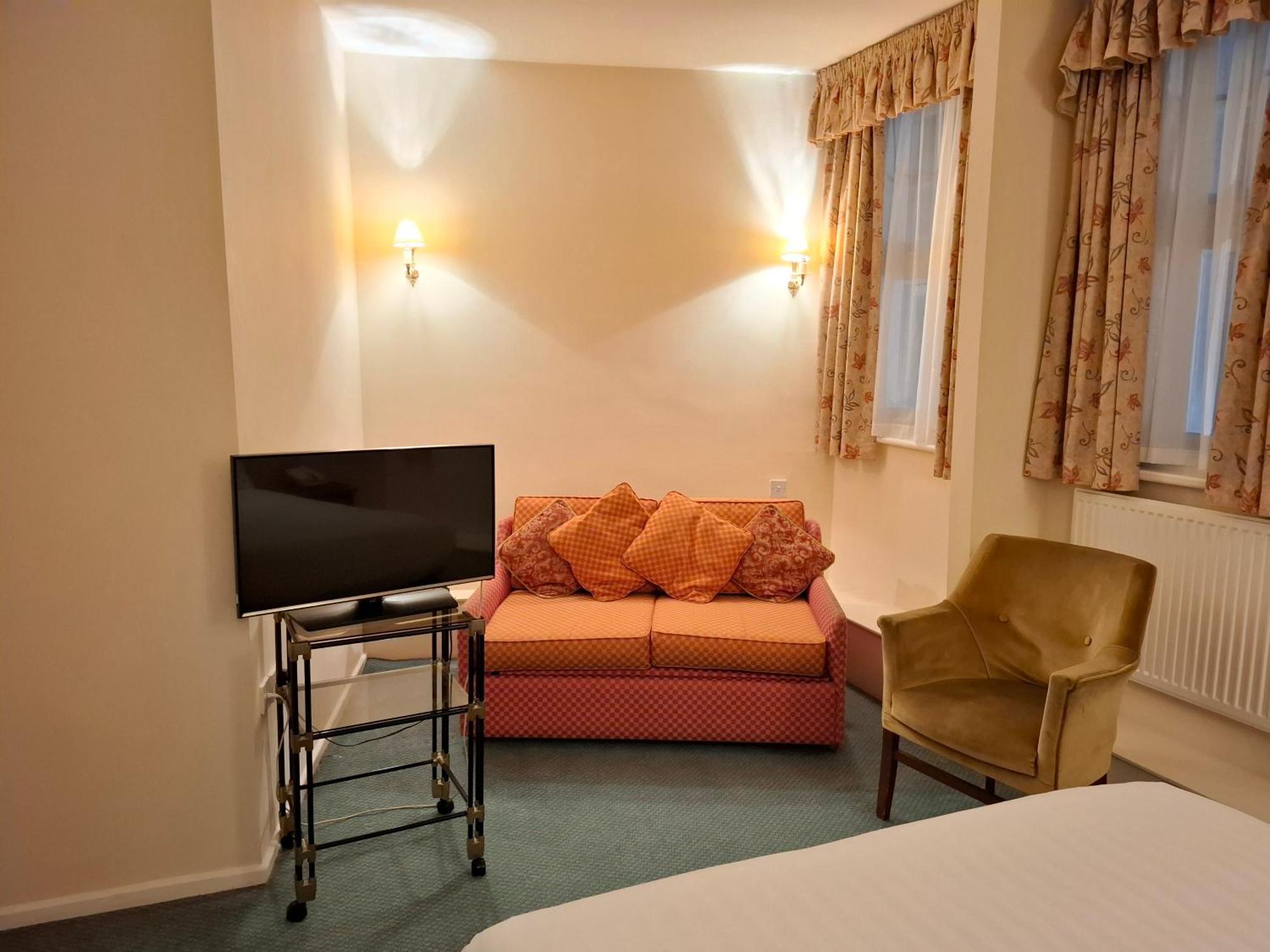 Borough Arms Hotel Newcastle-under-Lyme Buitenkant foto